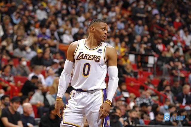 pg试玩-历史三双王或打替补 湖人已考虑今夏送走韦少